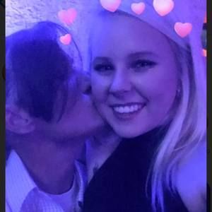 Meet your Posher, Larissa